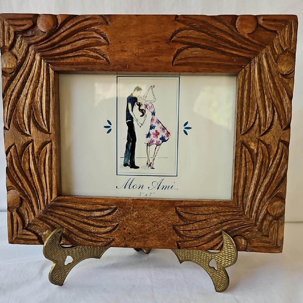 VINTAGE  MON AMI  FLORAL  HANDCARVED BROWN  WOODEN  PHOTO FRAME  SIZE  5"  X 7 "